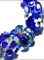 Набор стеклянных бусин лэмпворк (lampwork) «Синие цветы»